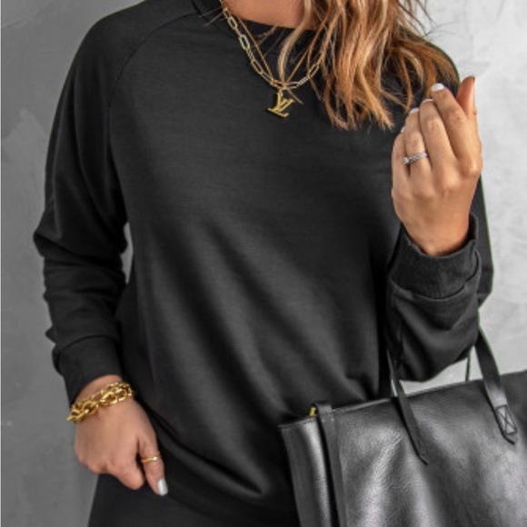 jaycieclothery Tops - Black Crew Neck Raglan Sleeve Sweatshirt
